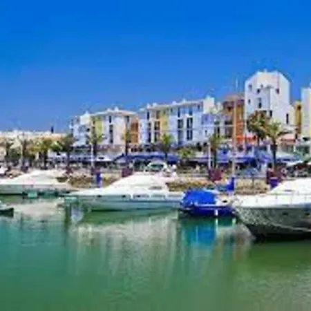 Апартаменти Seaside Serenity Beachside
